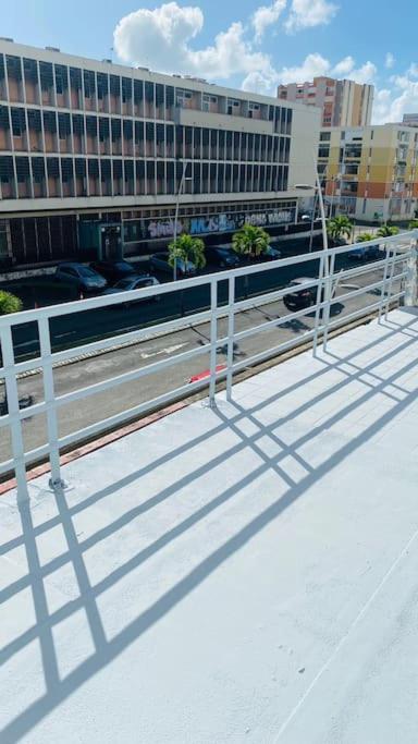 Le Sunshine - Au Coeur Du Centre Ville De Pointe- A- Pitre - Proche De Tout Avec Sa Grande Terrasse Ensoleillee エクステリア 写真