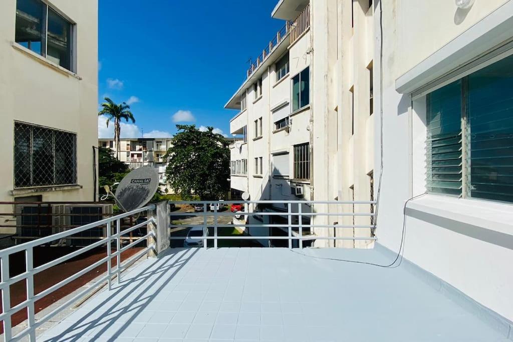 Le Sunshine - Au Coeur Du Centre Ville De Pointe- A- Pitre - Proche De Tout Avec Sa Grande Terrasse Ensoleillee エクステリア 写真